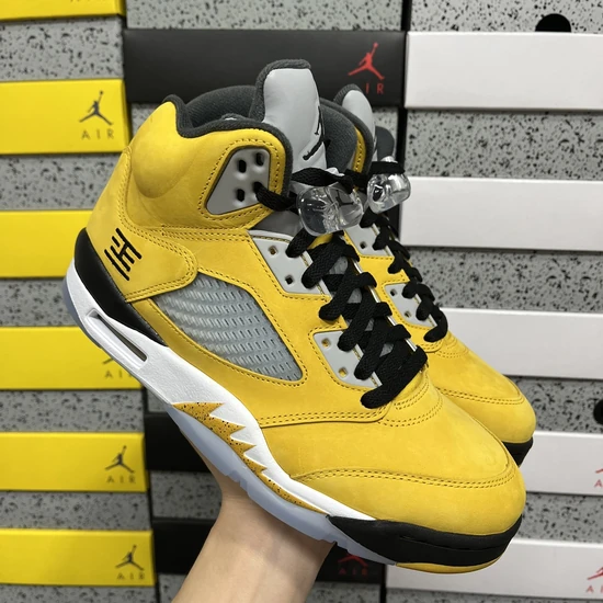 Jordan Logo High-Top Sneakers イエロー ジョーダン ロゴ ハイトップ スニーカー イエロー