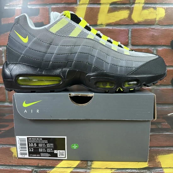 UNDEFEATED × Nike Air Max 95 SP Neon New York Exclusive Serial Numbered/600 pairs IB4523-004 アンディフィーテッド × ナイキ エアマックス95 SP ネオン ニューヨーク エクスクルーシブ シリアルナンバーあり/600足限定