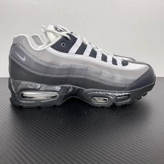 Yu-Gi-Oh! × Nike Air Max 95 Air Muscle/Jonouchi Japan Exclusive II7404-100 遊戯王 × ナイキ エアマックス95 エアマッスル/城之内 日本限定