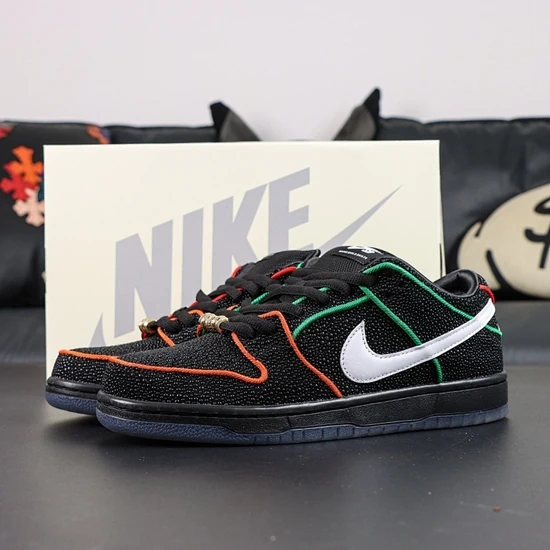Bronx Girls Skate × Nike SB Dunk Low Pro Black/Challenge Red HV1664-001 ブロンクス ガールズ スケート × ナイキ SB ダンク ロー プロ ブラック/チャレンジレッド
