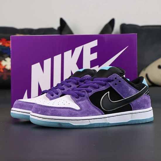 Hayley Wilson × Nike SB Dunk Low Pro Black and Court Purple HJ0513-500 ヘイリーウィルソン × ナイキ SB ダンク ロー プロ ブラック アンド コートパープル