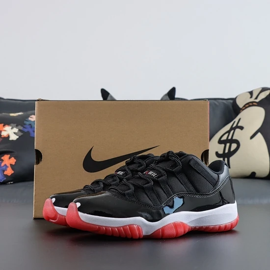 Nike Air Jordan 11 Retro Low Bred 2025 FV5104-006 ナイキ エアジョーダン11 レトロ ロー ブレッド 2025