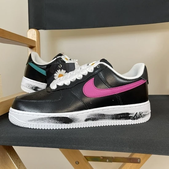 Nike Logo Daisy Low-Top Sneakers ナイキ ロゴ デイジー ロートップ スニーカー